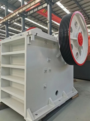 110Kw نوع فکی سنگ شکن سنگ شکن با ظرفیت بالا PE750*1060 380V دستگاه سنگ شکن مخروطی سنگ