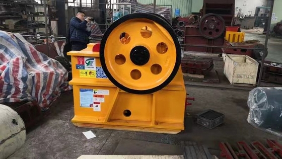 دستگاه سنگ شکن فکی 15 کیلووات 5-20 TPH سنگ شکن سنگ شکن در مقیاس کوچک PE250*400