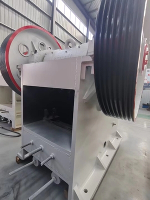 110Kw نوع فکی سنگ شکن سنگ شکن با ظرفیت بالا PE750*1060 380V دستگاه سنگ شکن مخروطی سنگ